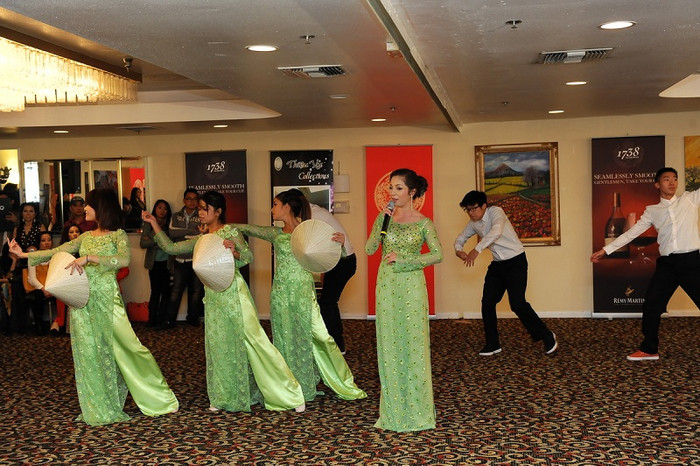 Phần thi của chị được đầu tư khá công phu. Nó đã gây được ấn tượng đặc biệt với Ban giám khảo. Phần thi của chị được đầu tư khá công phu. Nó đã gây được ấn tượng đặc biệt với Ban giám khảo.