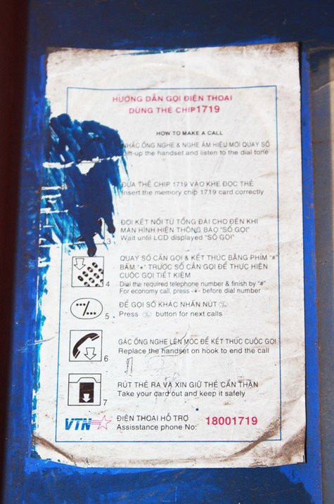 Nhiều bưu điện đã ngừng kinh doanh loại thẻ 1719 – thẻ trả trước cho dùng cho điện thoại công cộng do vắng bóng khách mua. Thay vào đó, các cửa hàng bán sim, thẻ cho điện thoại di động mọc lên như nấm. Nhiều bưu điện đã ngừng kinh doanh loại thẻ 1719 – thẻ trả trước cho dùng cho điện thoại công cộng do vắng bóng khách mua. Thay vào đó, các cửa hàng bán sim, thẻ cho điện thoại di động mọc lên như nấm.