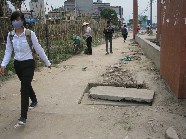 Những cái bẫy nguy hiểm đối với người đi đường, đôi khi phải trả giá bằng cả sinh mạng. Những cái bẫy nguy hiểm đối với người đi đường, đôi khi phải trả giá bằng cả sinh mạng.