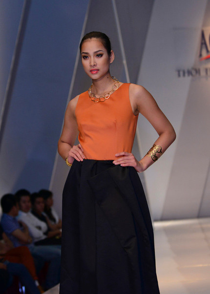 Tuy nhiên, Vương Thu Phương được đánh giá, nếu quyết tâm theo đuổi nghề người mẫu, không bao lâu nữa cô sẽ bước lên hàng vedette của làng thời trang. Tuy nhiên, Vương Thu Phương được đánh giá, nếu quyết tâm theo đuổi nghề người mẫu, không bao lâu nữa cô sẽ bước lên hàng vedette của làng thời trang.