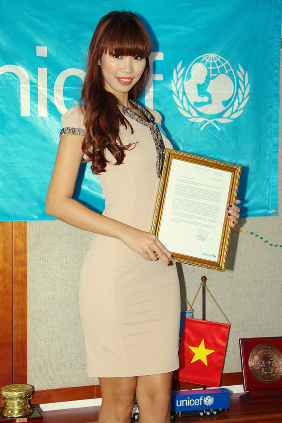 Đây là nhiệm kỳ thứ 2 Hà Anh được tổ chức Nhi đồng Liên hiệp quốc tín nhiệm vì những hoạt động tích cực của siêu mẫu nhằm đẩy mạnh truyền thông đến cộng đồng về quyền trẻ em. Đây là nhiệm kỳ thứ 2 Hà Anh được tổ chức Nhi đồng Liên hiệp quốc tín nhiệm vì những hoạt động tích cực của siêu mẫu nhằm đẩy mạnh truyền thông đến cộng đồng về quyền trẻ em.
