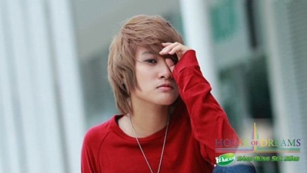 Giám khảo Mỹ Tâm cho rằng: “Giọng hát của em không xuất sắc nhưng phong cách khá tự tin và dễ thương. Tuy nhiên sự lạm dụng của em về cử chỉ, tay hơi nhiều và trong lúc diễn em nhìn qua nhìn lại nhiều quá làm thiếu đi sự tập trung”. Đạo diễn Quang Dũng thì nhận xét: “Anh thấy em khá ngồ ngộ, nhìn rất vui mắt. Anh nghĩ không cần có giọng quá tốt để làm ca sỹ, anh thấy cách ăn mặc của em có style. Anh nghĩ anh sẽ chọn em”.