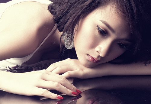 Đêm nhạc "Vũ điệu đường cong" tổ chức tại Hà Nội sắp tới sẽ có sự góp mặt của "nữ hoàng thị phi" Angela Phương Trinh.