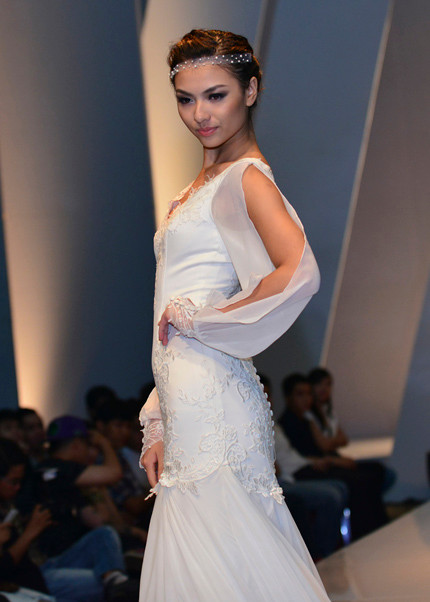 Góp mặt trong đêm thời trang còn có người mẫu trẻ Hồng Quế. Góp mặt trong đêm thời trang còn có người mẫu trẻ Hồng Quế.