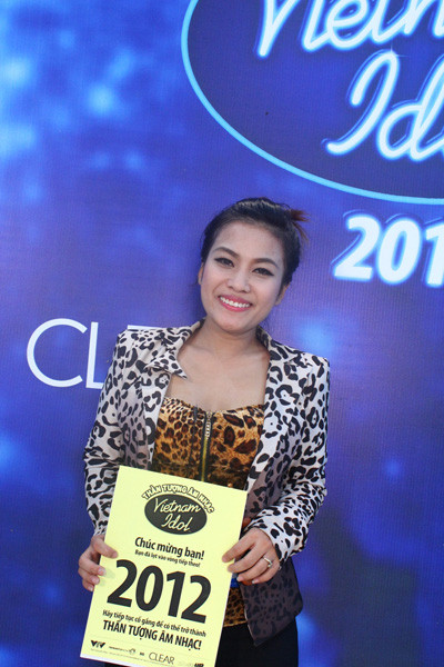 Đinh Thị Mi Hoàn, 23tuổi, đến từ Gia Lai, đang là sinh viên chuyên ngành kinh tế xây dựng. Cô cho biết, thực ra mẹ cô cũng không muốn cô theo con đường ca hát. Cô đi thi để khẳng định với mẹ về khả năng của chính mình.Với ca khúc “Thềm nhà có hoa” My Hoàn đã khiến ca sỹ Mỹ Tâm thốt lên: “Rất thích giọng hát của bạn”. Cuối cùng, cô gái đến từ Gia Lai này đã cầm được tấm vé vàng như một minh chứng đối với mẹ cô về giọng hát của mình.