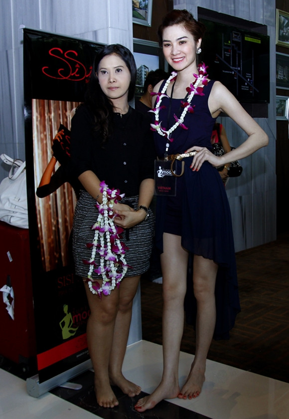 Ngọc Oanh cho biết sẽ cố gắng giữ gìn sức khỏe để có thể tham dự được những hoạt động dài hơi tại của cuộc thi. Ngọc Oanh cho biết sẽ cố gắng giữ gìn sức khỏe để có thể tham dự được những hoạt động dài hơi tại của cuộc thi.