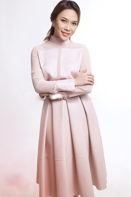 Mỹ Tâm cũng có cuộc "lấn sân" ngoạn mục. Họa mi tóc nâu lần đầu tiên trở thành người mẫu ảnh. Mỹ Tâm cũng có cuộc "lấn sân" ngoạn mục. Họa mi tóc nâu lần đầu tiên trở thành người mẫu ảnh.