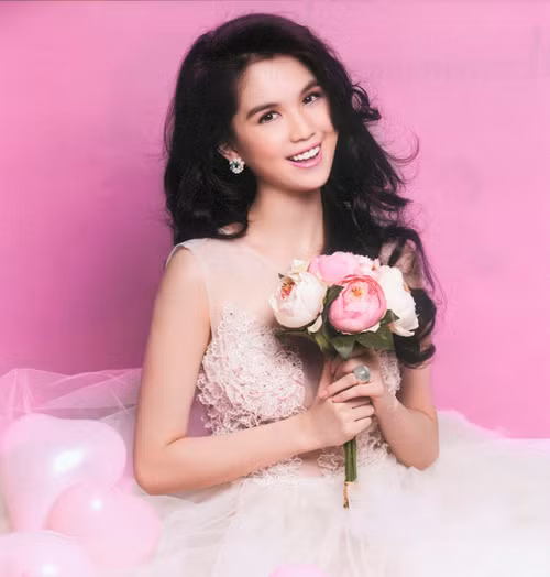 Ngọc Trinh chia sẻ về tổ ấm tương lai: “Tuổi của tôi cũng còn nhỏ, nên chưa nghĩ đến đám cưới. Nhưng tôi mơ ước về một gia đình sẽ có những đứa con đáng yêu vì tôi rất yêu trẻ con”