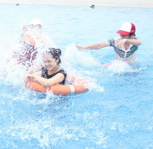 Được khán giả kỳ vọng, nhưng khi xuất hiện tại vòng Đối đầu, cặp đôi lại khiến người hâm mộ thất vọng và hụt hẫng bởi lộ nhiều điểm yếu trong giọng hát. Được khán giả kỳ vọng, nhưng khi xuất hiện tại vòng Đối đầu, cặp đôi lại khiến người hâm mộ thất vọng và hụt hẫng bởi lộ nhiều điểm yếu trong giọng hát.