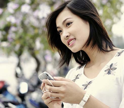 “Nguyên nhân tôi bị loại khỏi cuộc thi là vì một số tấm ảnh được tung ra trên mạng, ngay trước đêm chung kết. Tôi biết ai là người nắm giữ những bức ảnh này. Chỉ có bạn trai cũ của tôi. Tôi có gọi điện thoại hỏi anh ấy nguyên do vì sao lại tung những bức ảnh này lên mạng. Anh Phương trả lời rằng, có nhiều lý do khách quan mà anh ấy phải làm như thế. (Giaoduc.net.vn) “Nguyên nhân tôi bị loại khỏi cuộc thi là vì một số tấm ảnh được tung ra trên mạng, ngay trước đêm chung kết. Tôi biết ai là người nắm giữ những bức ảnh này. Chỉ có bạn trai cũ của tôi. Tôi có gọi điện thoại hỏi anh ấy nguyên do vì sao lại tung những bức ảnh này lên mạng. Anh Phương trả lời rằng, có nhiều lý do khách quan mà anh ấy phải làm như thế. (Giaoduc.net.vn)