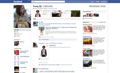 Cô còn cho hiển thị tình trạng là đang hẹn hò với người có tên facebook là Nhi Heo. Cô còn cho hiển thị tình trạng là đang hẹn hò với người có tên facebook là Nhi Heo.