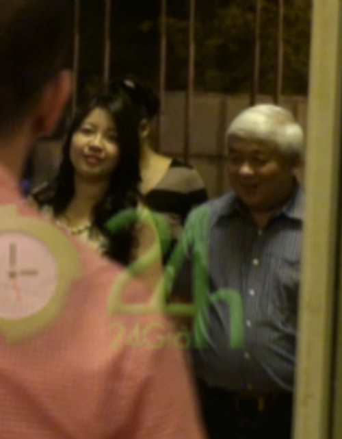 12/4, bầu Kiên cùng vợ đi xem đêm nhạc thứ 2 của Mỹ Linh mang tên "Và em sẽ hát", diễn ra tại Cung văn hóa hữu nghị Việt Xô 12/4, bầu Kiên cùng vợ đi xem đêm nhạc thứ 2 của Mỹ Linh mang tên "Và em sẽ hát", diễn ra tại Cung văn hóa hữu nghị Việt Xô