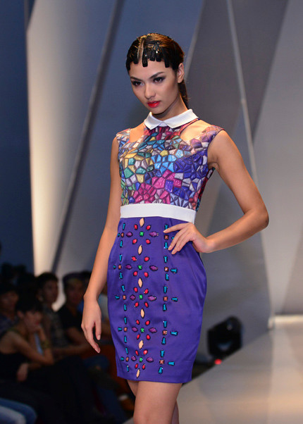 Cô được giữ vị trí vedette trong một bộ sưu tập. Cô được giữ vị trí vedette trong một bộ sưu tập.