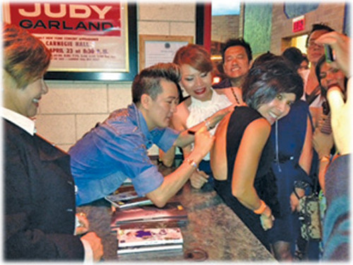 Đêm nhạc ở Harrah's Casino (Philadelphia) không còn tên ca sĩ Đàm Vĩnh Hưng sau khi ban tổ chức thỏa thuận với bầu sô. Tuy nhiên, theo Đàm Vĩnh Hưng, lịch trình anh biểu diễn tại Mỹ lần này vẫn diễn ra. Thời điểm anh biểu diễn cũng chính là thời gian Lý Tống được ra tù (ông này phải ngồi tù 54 ngày vì tấn công Đàm Vĩnh Hưng bằng khí cay trước đó).