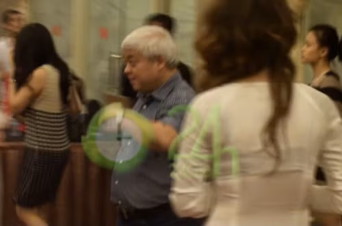 12/4, bầu Kiên cùng vợ đi xem đêm nhạc thứ 2 của Mỹ Linh mang tên "Và em sẽ hát", diễn ra tại Cung văn hóa hữu nghị Việt Xô