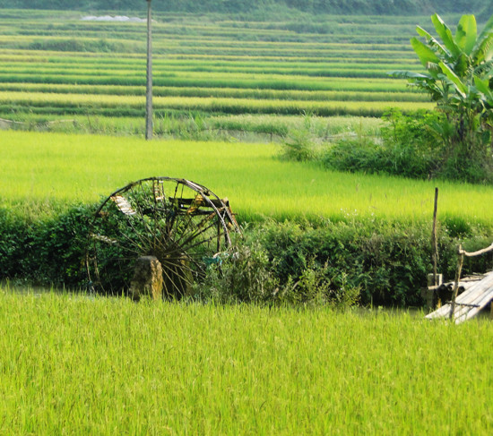 Được thiết kế rất khéo léo từ những vật liệu của núi rừng, những chiếc cọn nước thể hiện khả năng sáng tạo tuyệt vời của đồng bào miền núi trong công cuộc chinh phục thiên nhiên phục vụ lao động sản xuất và sinh hoạt (Ảnh: Phạm Hải).