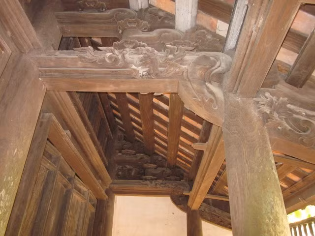 Những nét chạm khắc hoa văn tinh sảo, lạ mắt