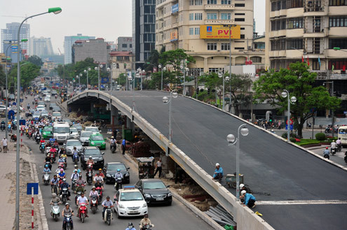 Cầu có độ dốc 5-6%. Cầu có độ dốc 5-6%.