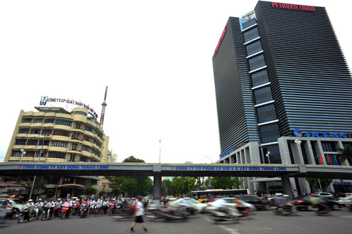 Cầu vượt bằng sắt ở nút giao thông Láng Hạ - Thái Hà đang trong giai đoạn hoàn thiện. Cầu vượt bằng sắt ở nút giao thông Láng Hạ - Thái Hà đang trong giai đoạn hoàn thiện.