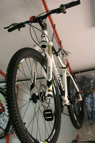 Chiếc xe này giá 21 triệu, khung aluminum pha cacbon