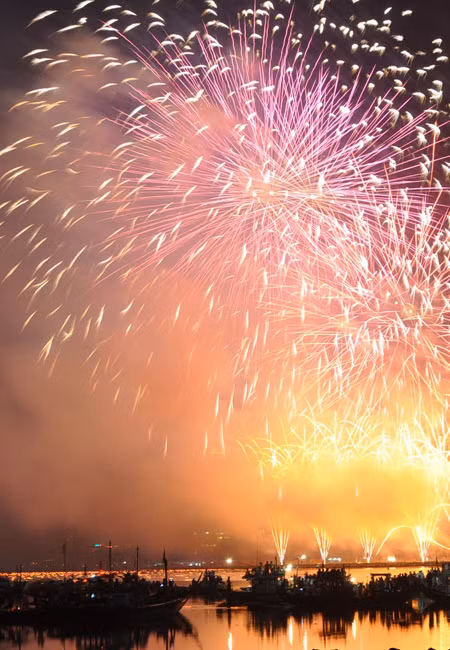 Pháo hoa đầy màu sắc. Pháo hoa đầy màu sắc.