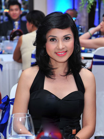 Việt Trinh được nhắc tới trong bài viết của Lê Hoàng. Việt Trinh được nhắc tới trong bài viết của Lê Hoàng.