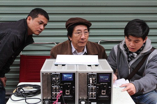 Đạo diễn Nguyễn Hữu Phần chỉ đạo diễn xuất phim Ma làng 2. Đạo diễn Nguyễn Hữu Phần chỉ đạo diễn xuất phim Ma làng 2.