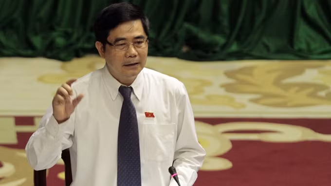 Bộ trưởng Cao Đức Phát: Tôi xin cảm ơn tình cảm của đại biểu Trần Hoàng Ngân...- Ảnh: VIỆT DŨNG