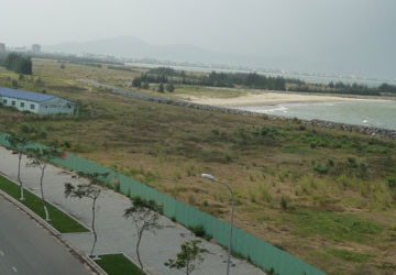 Khu đất thuộc dự án sân golf Đa Phước là một trong những dự án bị TTCP yêu cầu truy thu tiền đất. Ảnh: LÊ PHI Khu đất thuộc dự án sân golf Đa Phước là một trong những dự án bị TTCP yêu cầu truy thu tiền đất. Ảnh: LÊ PHI