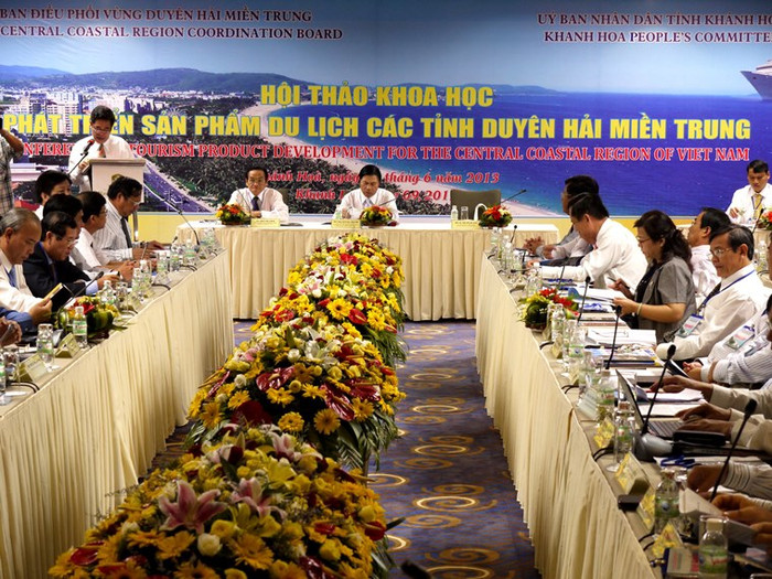 Các đại biểu tham luận tại hội thảo. Các đại biểu tham luận tại hội thảo.