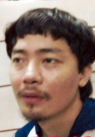 Tại cơ quan công an, hắn tỏ ra hoàn toàn bình thường, không có dấu hiệu tâm thần. Tại cơ quan công an, hắn tỏ ra hoàn toàn bình thường, không có dấu hiệu tâm thần.