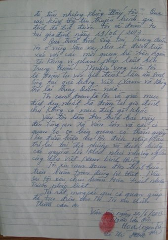 Không biết tiếng Việt nên trong bản khai với công an, chị Hoa phải điểm chỉ. Ảnh: Lê Hoàng Không biết tiếng Việt nên trong bản khai với công an, chị Hoa phải điểm chỉ. Ảnh: Lê Hoàng