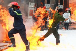 Các chỉ số về chì, thủy ngân quanh khu vực cháy ở Công ty Rạng Đông vẫn an toàn ảnh 3 Các chỉ số về chì, thủy ngân quanh khu vực cháy ở Công ty Rạng Đông vẫn an toàn ảnh 3