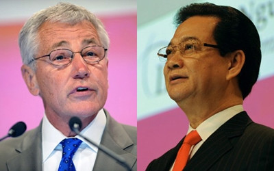 Thủ tướng Nguyễn Tấn Dũng (phải) và Bộ trưởng Quốc phòng Mỹ Chuck Hagel tại Đối thoại Shangri-La. Ảnh: AFP.