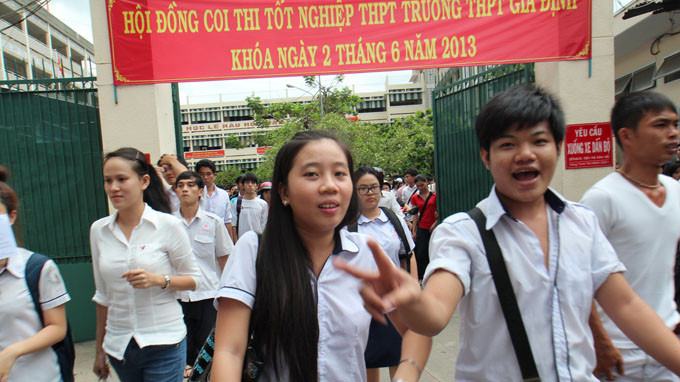 Đề thi tốt nghiệp có lẽ không gây khó cho học sinh nhưng người lớn thì băn khoăn - Ảnh: T.N.H.