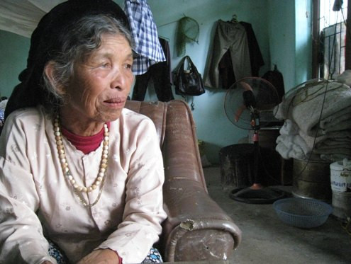 Sự trở về đường đột của con gái khiến cụ Phường và gia đình vui mừng khôn xiết. Ảnh: Lê Hoàng Sự trở về đường đột của con gái khiến cụ Phường và gia đình vui mừng khôn xiết. Ảnh: Lê Hoàng