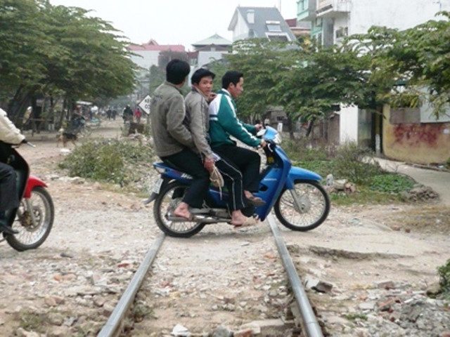 Vừa đi vừa ngóng tàu...