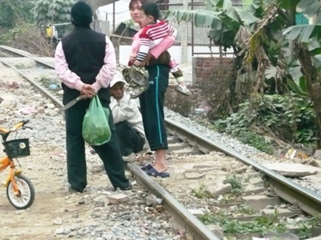 Người dân vô tư hay xem thường tính mạng?!