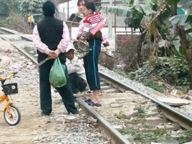 Người dân vô tư hay xem thường tính mạng?!