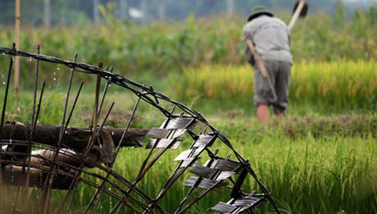 Với lối sống gần gũi, việc biến những vật liệu lấy từ tự nhiên thành một chiếc cọn nước hoàn chỉnh phục vụ công việc sản xuất, lao động và chinh phục, cải tạo thiên nhiên cho ta thấy sự sáng tạo kỳ diệu của con người vùng cao (Ảnh: Internet). Với lối sống gần gũi, việc biến những vật liệu lấy từ tự nhiên thành một chiếc cọn nước hoàn chỉnh phục vụ công việc sản xuất, lao động và chinh phục, cải tạo thiên nhiên cho ta thấy sự sáng tạo kỳ diệu của con người vùng cao (Ảnh: Internet).