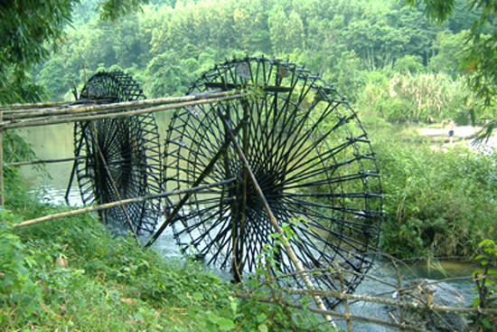 Những chiếc cọn ngày đêm guồng nước âm thầm, chịu thương, chịu khó, cần cù và nhẫn nại đã trở thành cảm hứng vô tận và đi vào những tác phẩm nghệ thuật, phim ảnh, thơ ca....(Ảnh: Internet). Những chiếc cọn ngày đêm guồng nước âm thầm, chịu thương, chịu khó, cần cù và nhẫn nại đã trở thành cảm hứng vô tận và đi vào những tác phẩm nghệ thuật, phim ảnh, thơ ca....(Ảnh: Internet).