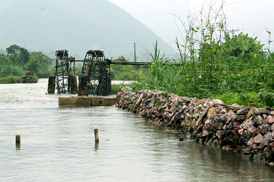 Những chiếc cọn ngày đêm guồng nước âm thầm, chịu thương, chịu khó, cần cù và nhẫn nại đã trở thành cảm hứng vô tận và đi vào những tác phẩm nghệ thuật, phim ảnh, thơ ca....(Ảnh: Internet). Những chiếc cọn ngày đêm guồng nước âm thầm, chịu thương, chịu khó, cần cù và nhẫn nại đã trở thành cảm hứng vô tận và đi vào những tác phẩm nghệ thuật, phim ảnh, thơ ca....(Ảnh: Internet).