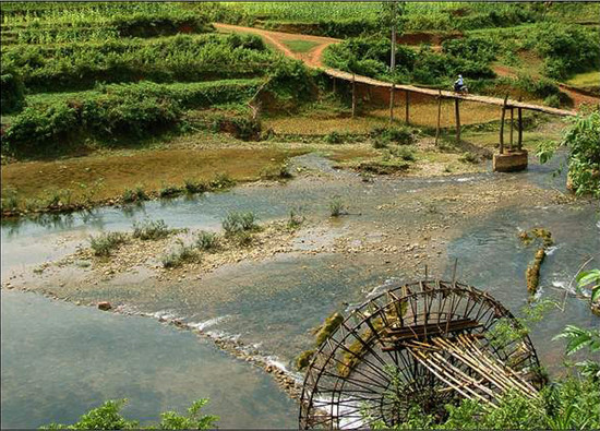 Những chiếc cọn ngày đêm guồng nước âm thầm, chịu thương, chịu khó, cần cù và nhẫn nại đã trở thành cảm hứng vô tận và đi vào những tác phẩm nghệ thuật, phim ảnh, thơ ca....(Ảnh: Internet). Những chiếc cọn ngày đêm guồng nước âm thầm, chịu thương, chịu khó, cần cù và nhẫn nại đã trở thành cảm hứng vô tận và đi vào những tác phẩm nghệ thuật, phim ảnh, thơ ca....(Ảnh: Internet).