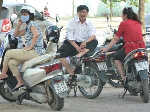 Nhiều phụ huynh lo lắng cho sức khỏe của con vì thay đổi thời tiết trong mấy ngày thi Nhiều phụ huynh lo lắng cho sức khỏe của con vì thay đổi thời tiết trong mấy ngày thi