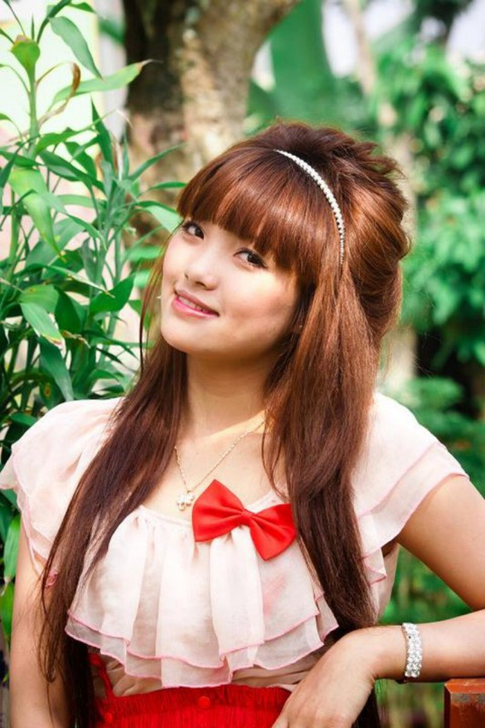 Ngoài chụp ảnh, Dung còn là một cây văn nghệ của trường Ngoài chụp ảnh, Dung còn là một cây văn nghệ của trường