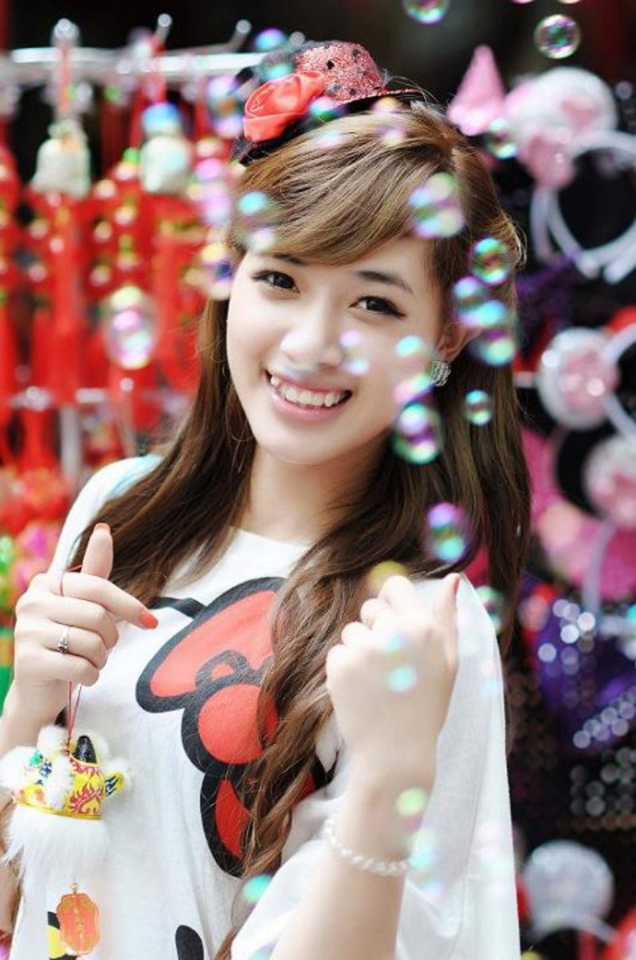 Ngoài công việc của một model, Hà Min còn tham gia đóng phim Hoa Phượng trắng và một số quảng cáo truyền hình. Ngoài công việc của một model, Hà Min còn tham gia đóng phim Hoa Phượng trắng và một số quảng cáo truyền hình.