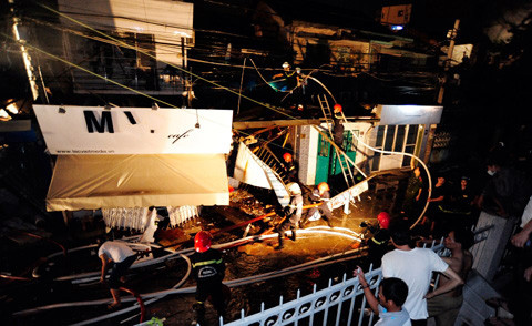 3 căn nhà bị đổ sập hoàn toàn trong vụ nổ tại hẻm 384 Nam Kỳ Khởi Nghĩa (quận 3, TP HCM) sáng 24/2. 3 căn nhà bị đổ sập hoàn toàn trong vụ nổ tại hẻm 384 Nam Kỳ Khởi Nghĩa (quận 3, TP HCM) sáng 24/2.