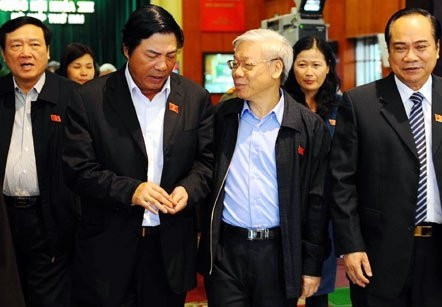 Tổng bí thư Nguyễn Phú Trọng, Trưởng Ban chỉ đạo TƯ về phòng chống tham nhũng và Trưởng Ban Nội chính TƯ Nguyễn Bá Thanh bên hành lang Quốc hội. Ảnh: Minh Thăng Tổng bí thư Nguyễn Phú Trọng, Trưởng Ban chỉ đạo TƯ về phòng chống tham nhũng và Trưởng Ban Nội chính TƯ Nguyễn Bá Thanh bên hành lang Quốc hội. Ảnh: Minh Thăng