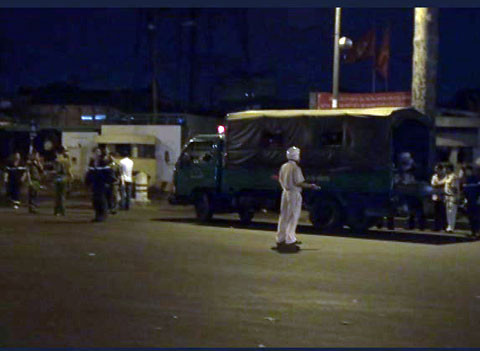 Hiện trường được cảnh sát phong tỏa sau vụ nổ. Ảnh: Quốc Thắng. Hiện trường được cảnh sát phong tỏa sau vụ nổ. Ảnh: Quốc Thắng.