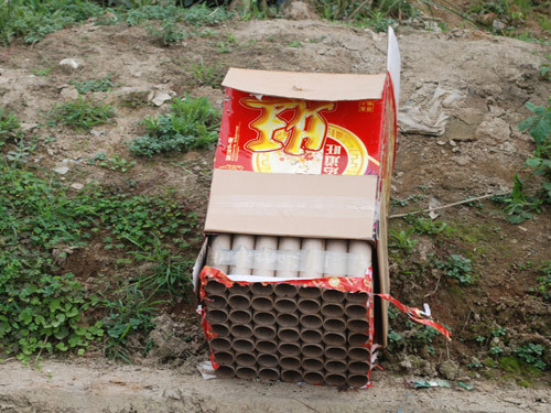 Hiện trường vụ đốt dàn pháo hoa khủng ở khu vực Km 6 xã Bản Phiệt (huyện Bảo Thắng), chụp hồi 7 giờ ngày mùng 2 tết - Ảnh: Ngọc Triển Hiện trường vụ đốt dàn pháo hoa khủng ở khu vực Km 6 xã Bản Phiệt (huyện Bảo Thắng), chụp hồi 7 giờ ngày mùng 2 tết - Ảnh: Ngọc Triển